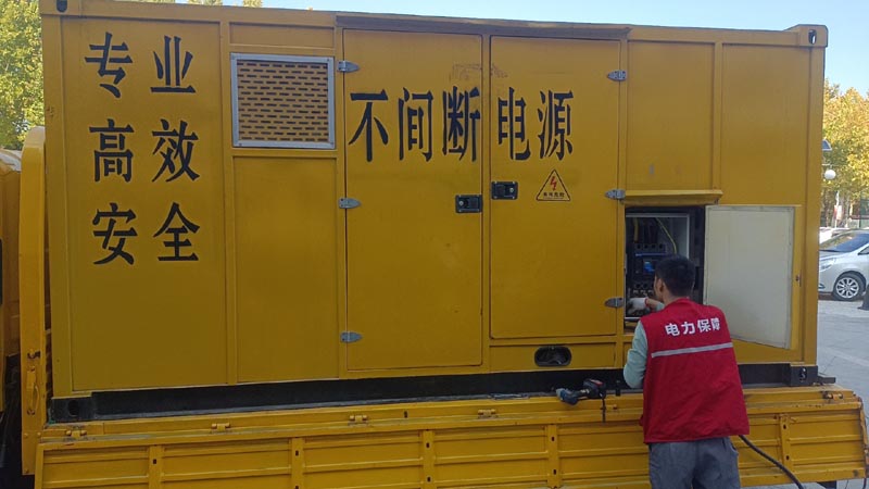桂平柴油发电机组和UPS电源配合使用时，如何避免切换过程中的电力中断？